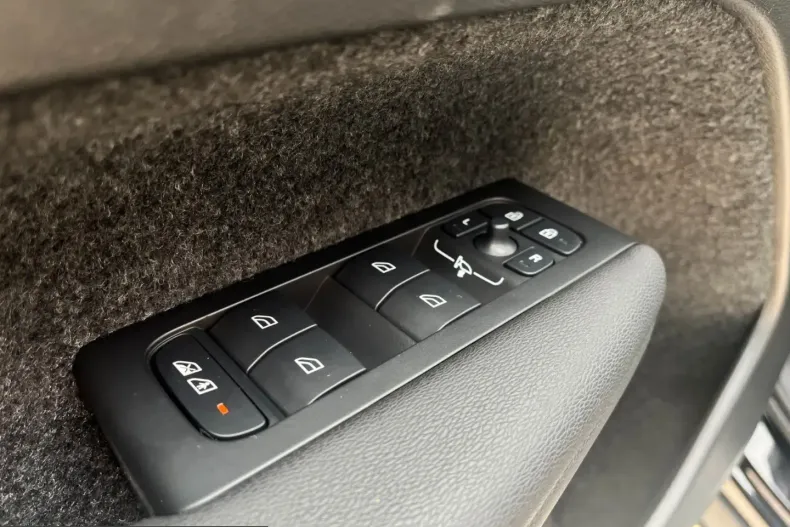 Volvo XC40 din 2025 cu 19.156 km - oferta VOL200199 - foto 10