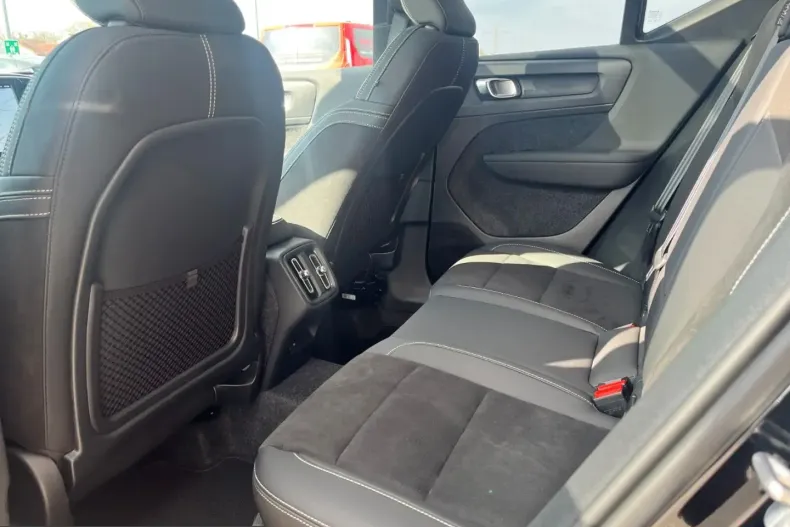 Volvo XC40 din 2025 cu 19.156 km - oferta VOL200199 - foto 19