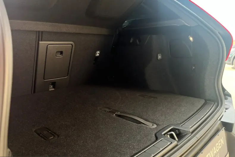 Volvo XC40 din 2025 cu 19.156 km - oferta VOL200199 - foto 24