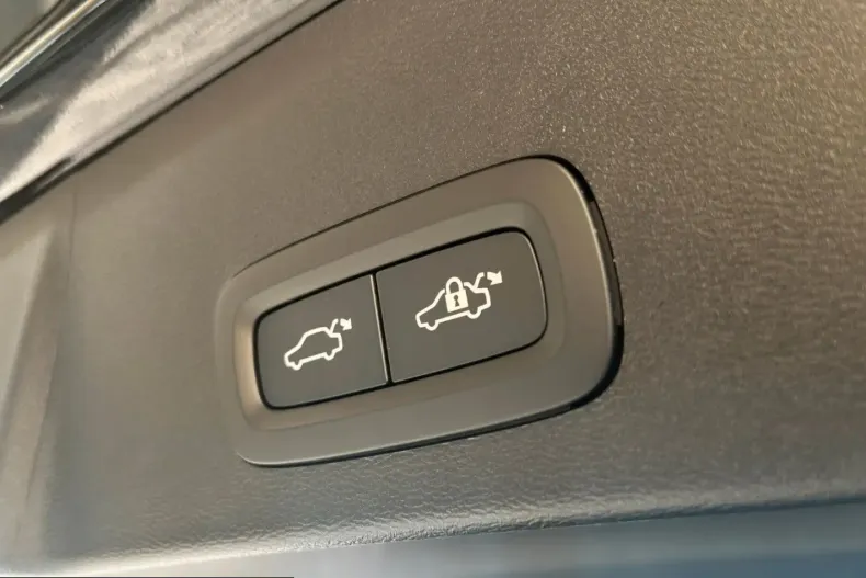 Volvo XC40 din 2025 cu 19.156 km - oferta VOL200199 - foto 25