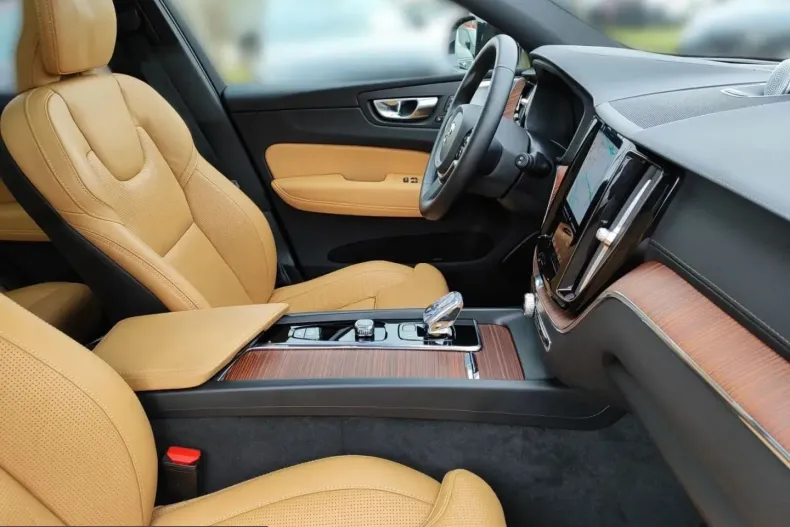 Volvo XC60 din 2025 cu 25.850 km - oferta VOL200200 - foto 22