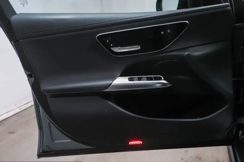 Mercedes-Benz E 220 (Clasa E) din 2024 cu 34.290 km - oferta MER200203 - foto 8