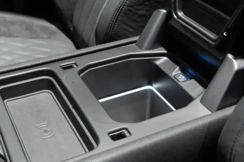 Land Rover Defender din 2024 cu 8.610 km - oferta LAN200208 - foto 22