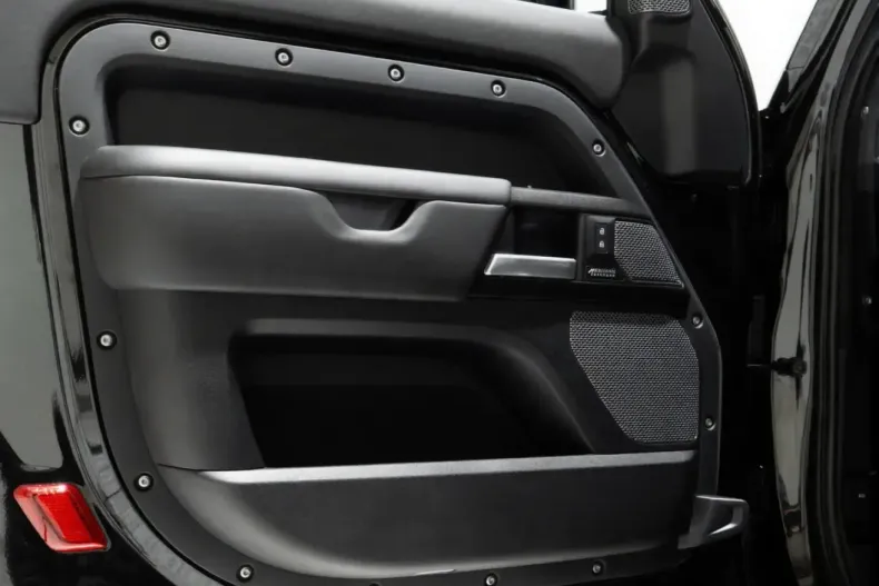 Land Rover Defender din 2024 cu 8.610 km - oferta LAN200208 - foto 23