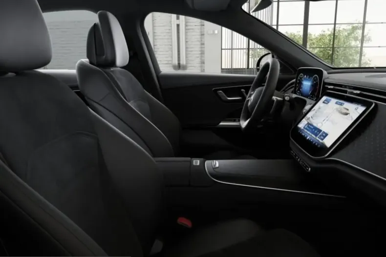 Mercedes-Benz E 220 (Clasa E) din 2025 cu 13.772 km - oferta MER200209 - foto 7