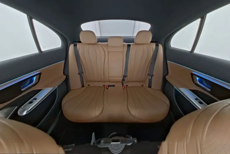 Mercedes-Benz E 220 (Clasa E) din 2025 cu 36.923 km - oferta MER200210 - foto 7