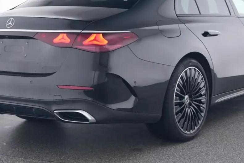 Mercedes-Benz E 220 (Clasa E) din 2025 cu 36.923 km - oferta MER200210 - foto 9