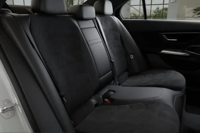 Mercedes-Benz E 300 (Clasa E) din 2024 cu 15.800 km - oferta MER200212 - foto 9