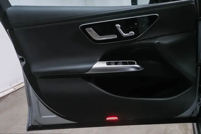 Mercedes-Benz E 200 (Clasa E) din 2025 cu 6.636 km - oferta MER200218 - foto 10