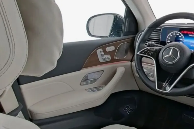 Mercedes-Benz GLE 400 (Clasa GLE) din 2025 cu 18.974 km - oferta MER200234 - foto 8