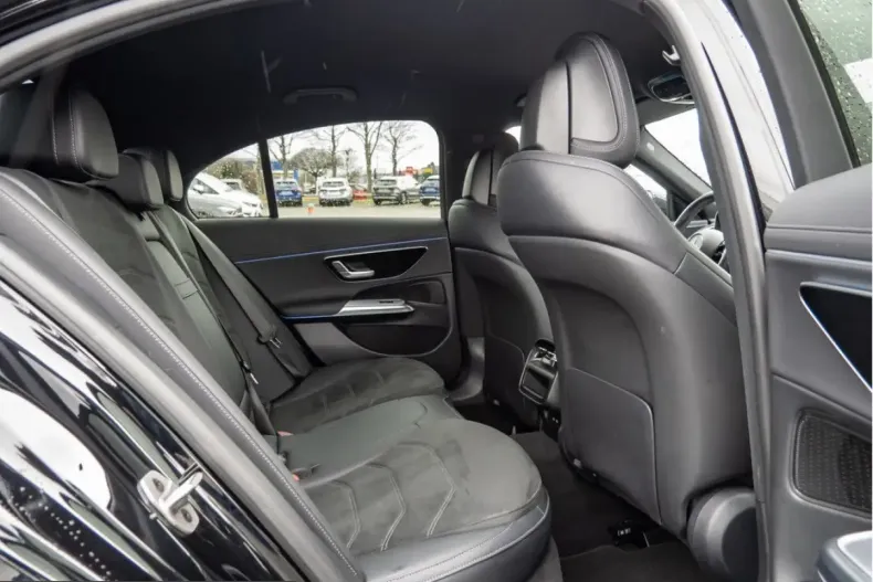 Mercedes-Benz E 200 (Clasa E) din 2024 cu 14.944 km - oferta MER200251 - foto 4