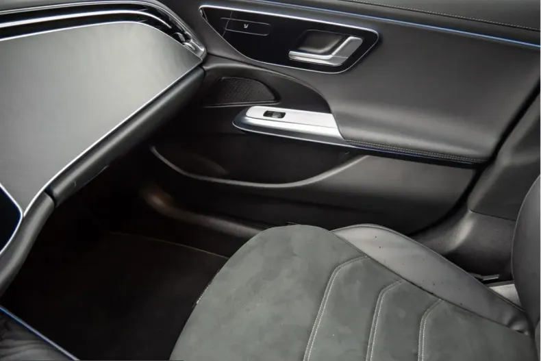 Mercedes-Benz E 200 (Clasa E) din 2024 cu 14.944 km - oferta MER200251 - foto 10