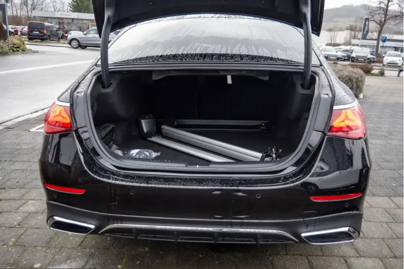 Mercedes-Benz E 200 (Clasa E) din 2024 cu 14.944 km - oferta MER200251 - foto 19