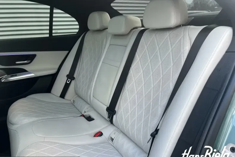 Mercedes-Benz E 400 (Clasa E) din 2023 cu 6.880 km - oferta MER200296 - foto 12