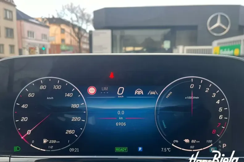 Mercedes-Benz E 400 (Clasa E) din 2023 cu 6.880 km - oferta MER200296 - foto 15