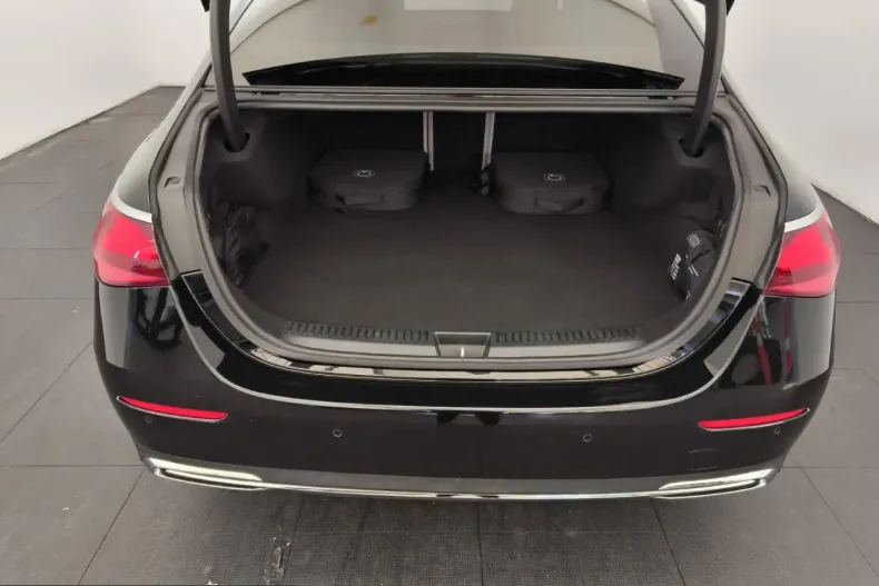 Mercedes-Benz E 300 (Clasa E) din 2024 cu 11.242 km - oferta MER200305 - foto 9