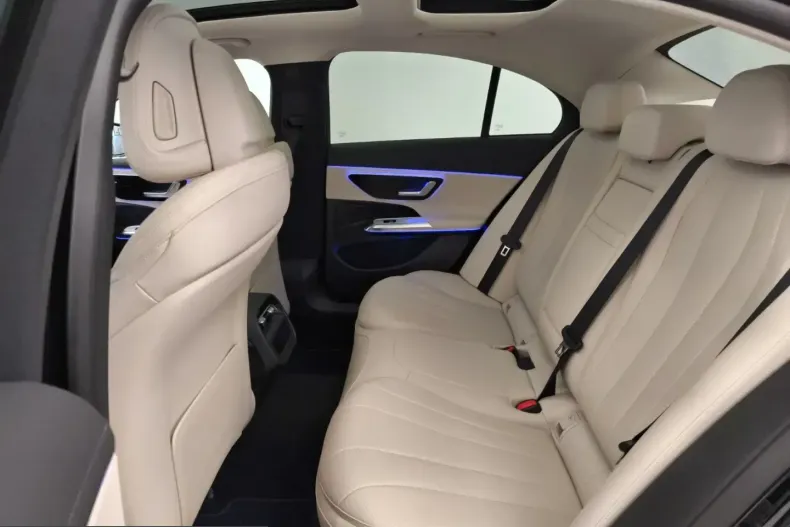 Mercedes-Benz E 300 (Clasa E) din 2024 cu 11.242 km - oferta MER200305 - foto 11