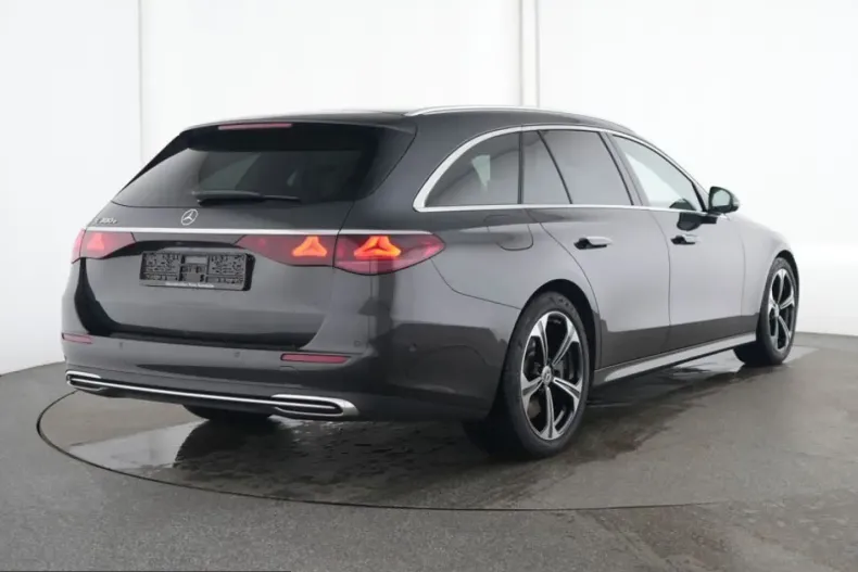 Mercedes-Benz E 300 (Clasa E) din 2024 cu 26.450 km - oferta MER200313 - foto 3