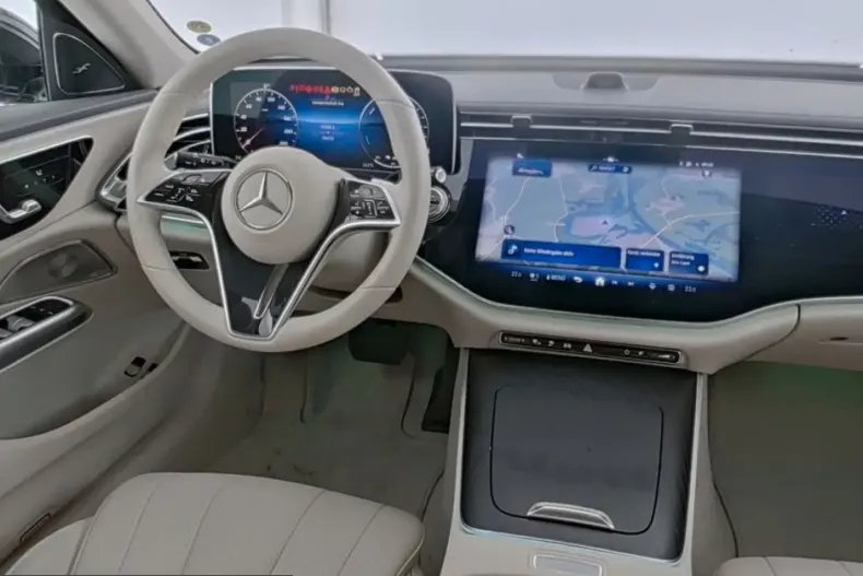 Mercedes-Benz E 300 (Clasa E) din 2024 cu 26.450 km - oferta MER200313 - foto 4