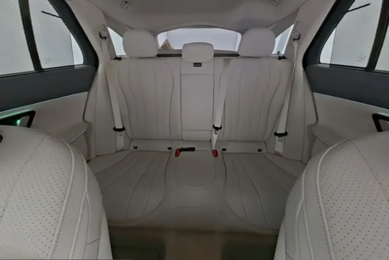 Mercedes-Benz E 300 (Clasa E) din 2024 cu 26.450 km - oferta MER200313 - foto 7