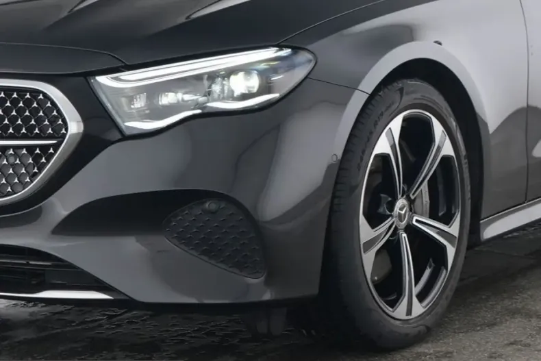 Mercedes-Benz E 300 (Clasa E) din 2024 cu 26.450 km - oferta MER200313 - foto 8