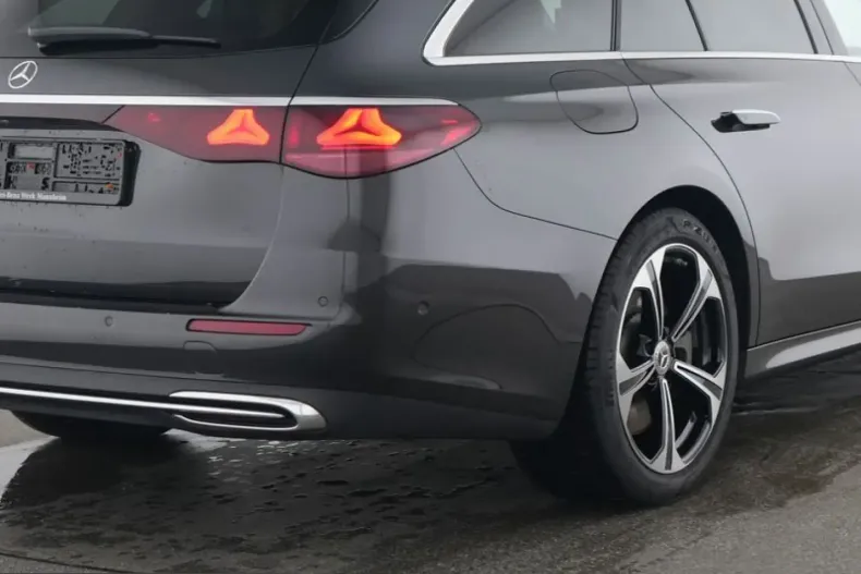 Mercedes-Benz E 300 (Clasa E) din 2024 cu 26.450 km - oferta MER200313 - foto 9