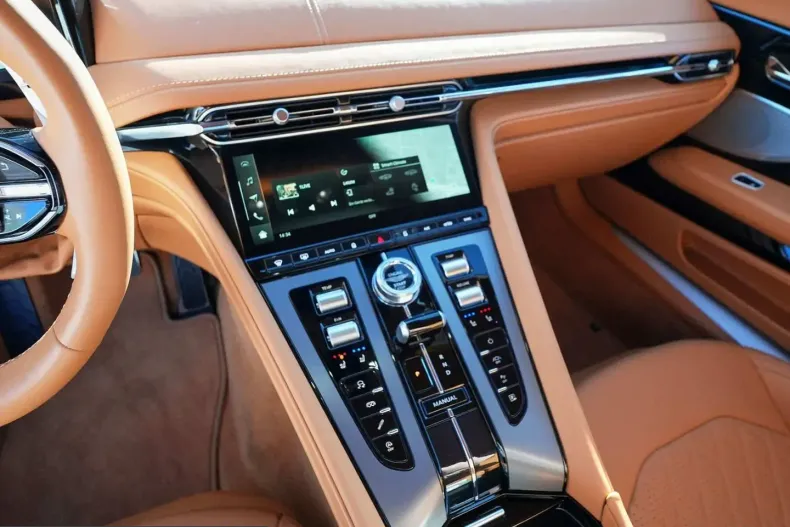 Aston Martin DB12 din 2024 cu 2.350 km - oferta AST200316 - foto 25