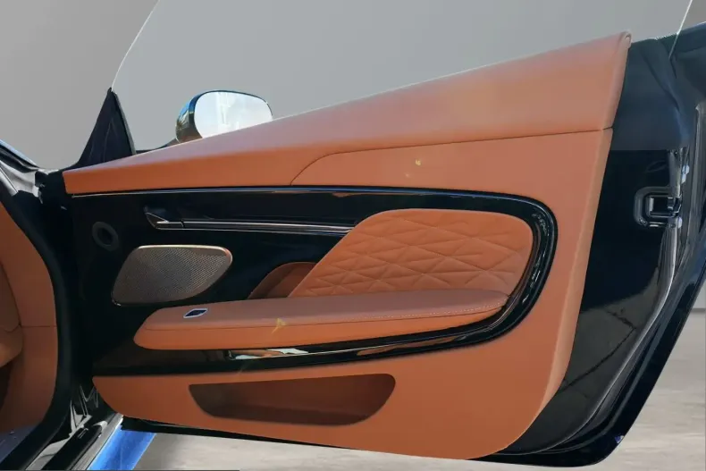 Aston Martin DB12 din 2024 cu 2.350 km - oferta AST200316 - foto 27