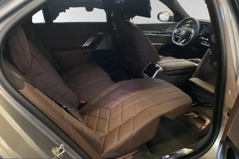 BMW 750 (Seria 7) din 2024 cu 14.500 km - oferta BMW200334 - foto 2