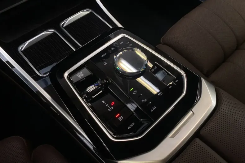 BMW 750 (Seria 7) din 2024 cu 14.500 km - oferta BMW200334 - foto 11