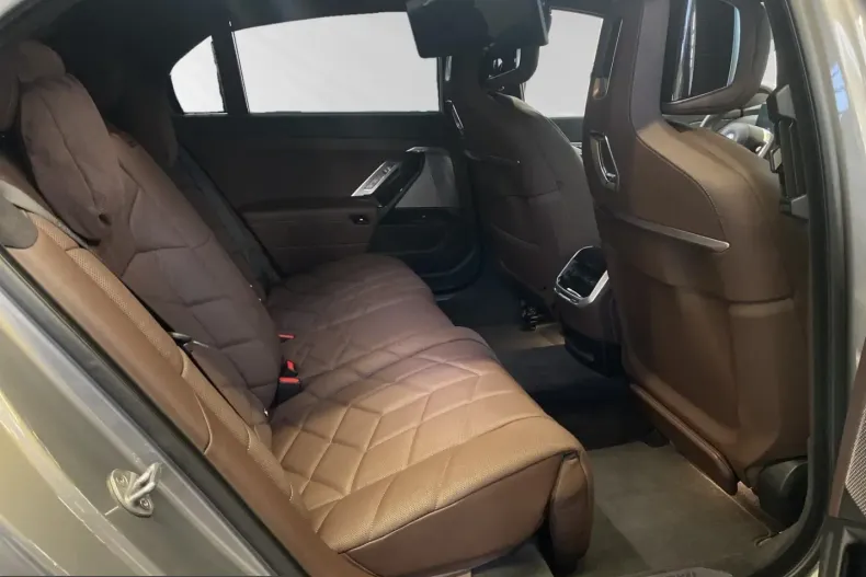 BMW 750 (Seria 7) din 2024 cu 14.500 km - oferta BMW200334 - foto 12