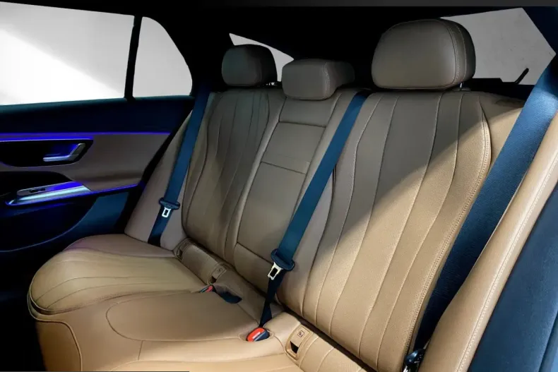 Mercedes-Benz E 300 (Clasa E) din 2024 cu 8.170 km - oferta MER200338 - foto 9