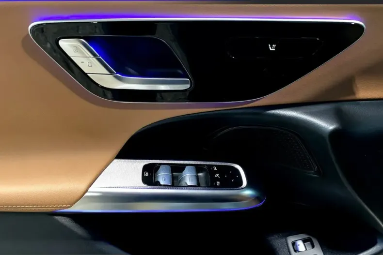 Mercedes-Benz E 300 (Clasa E) din 2024 cu 8.170 km - oferta MER200338 - foto 15