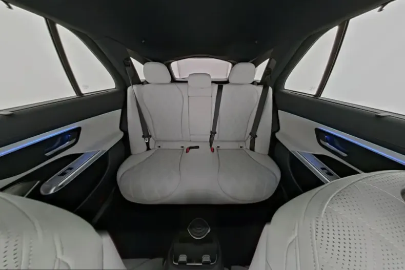 Mercedes-Benz E 300 (Clasa E) din 2024 cu 35.000 km - oferta MER200340 - foto 7