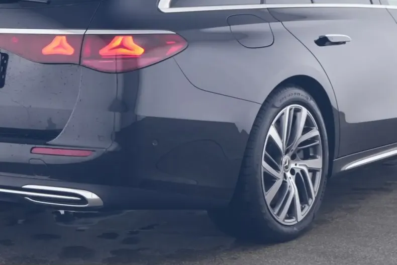 Mercedes-Benz E 300 (Clasa E) din 2024 cu 35.000 km - oferta MER200340 - foto 9