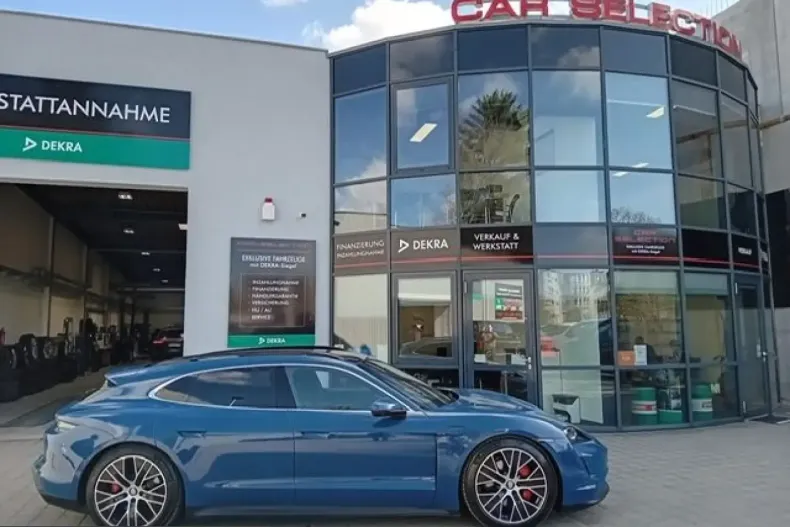 Porsche Taycan din 2023 cu 23.495 km - oferta POR200370 - foto 3