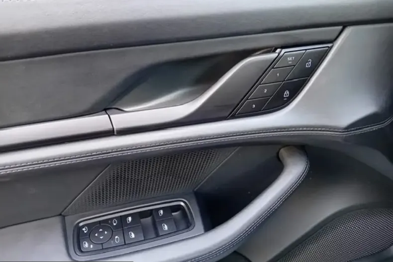 Porsche Taycan din 2023 cu 23.495 km - oferta POR200370 - foto 23