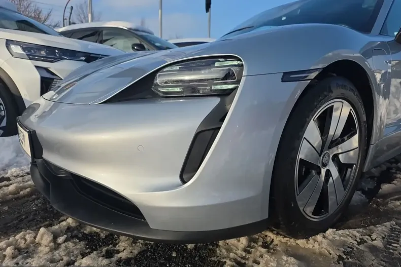 Porsche Taycan din 2023 cu 47.571 km - oferta POR200374 - foto 6