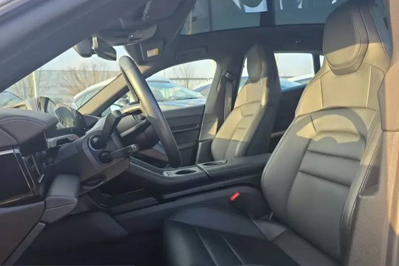 Porsche Taycan din 2023 cu 47.571 km - oferta POR200374 - foto 7