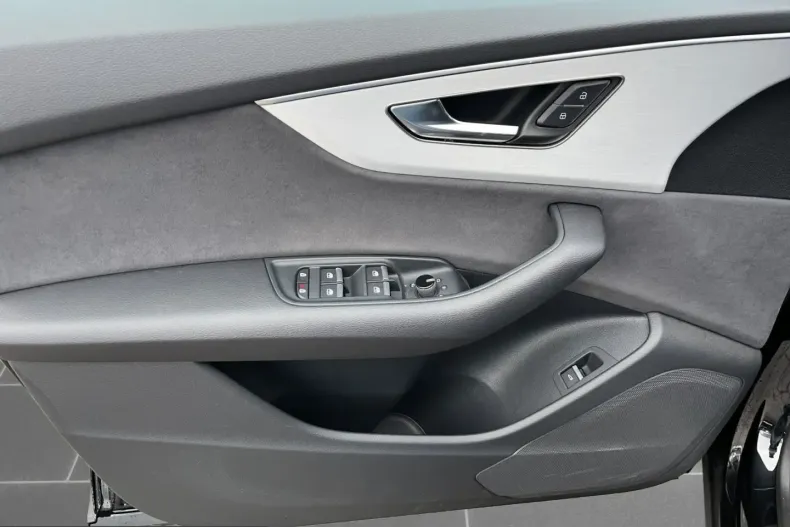 Audi Q8 din 2025 cu 10.600 km - oferta AUD200379 - foto 12