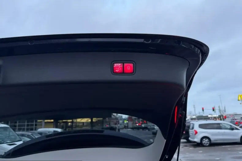 Mercedes-Benz GLC 300 (Clasa GLC) din 2022 cu 16.999 km - oferta MER200387 - foto 26