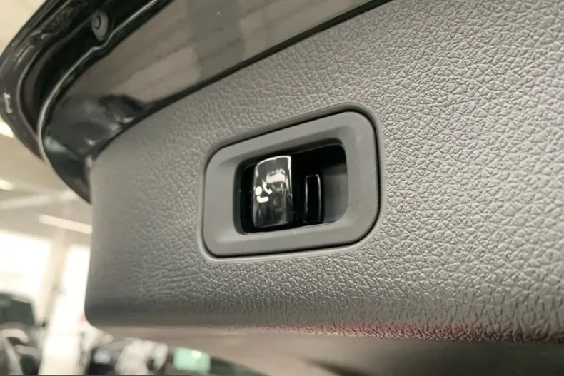 Mercedes-Benz GLC 200 (Clasa GLC) din 2023 cu 74.413 km - oferta MER200391 - foto 13