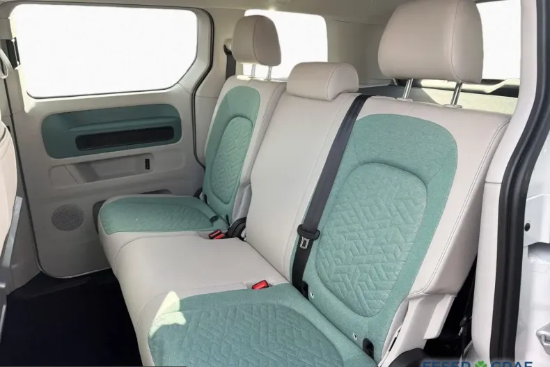 Volkswagen ID. Buzz din 2024 cu 15.300 km - oferta VOL200445 - foto 10