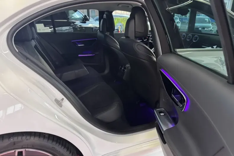 Mercedes-Benz C 180 (Clasa C) din 2024 cu 22.981 km - oferta MER200448 - foto 13