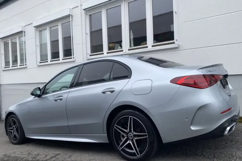 Mercedes-Benz C 300 (Clasa C) din 2023 cu 55.000 km - oferta MER200453 - foto 3