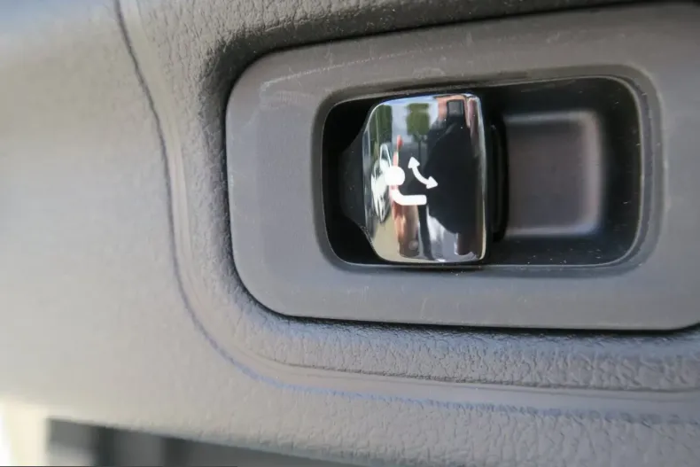 Mercedes-Benz C 180 (Clasa C) din 2023 cu 58.000 km - oferta MER200469 - foto 12