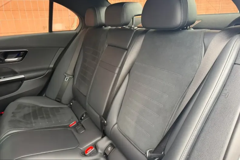 Mercedes-Benz C 180 (Clasa C) din 2023 cu 99.998 km - oferta MER200474 - foto 22