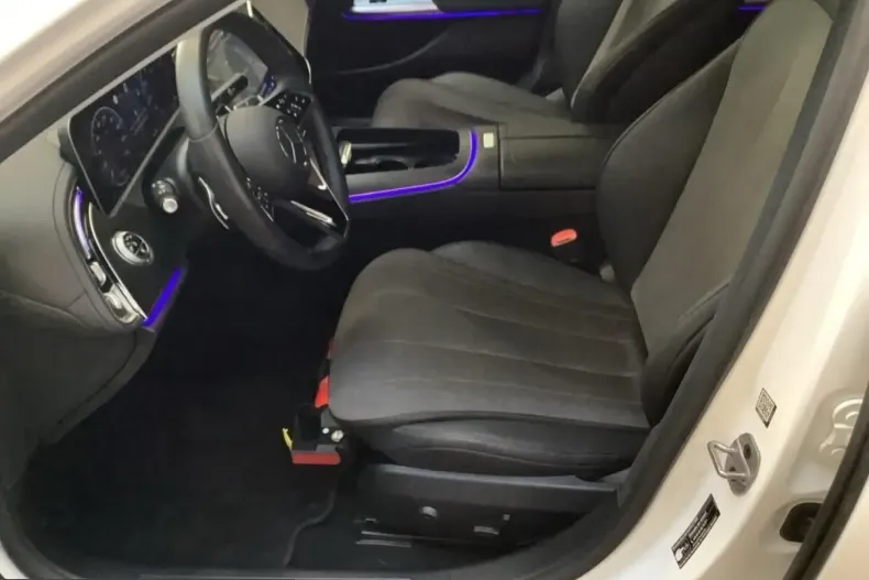 Mercedes-Benz E 200 (Clasa E) din 2024 cu 11.689 km - oferta MER200475 - foto 4