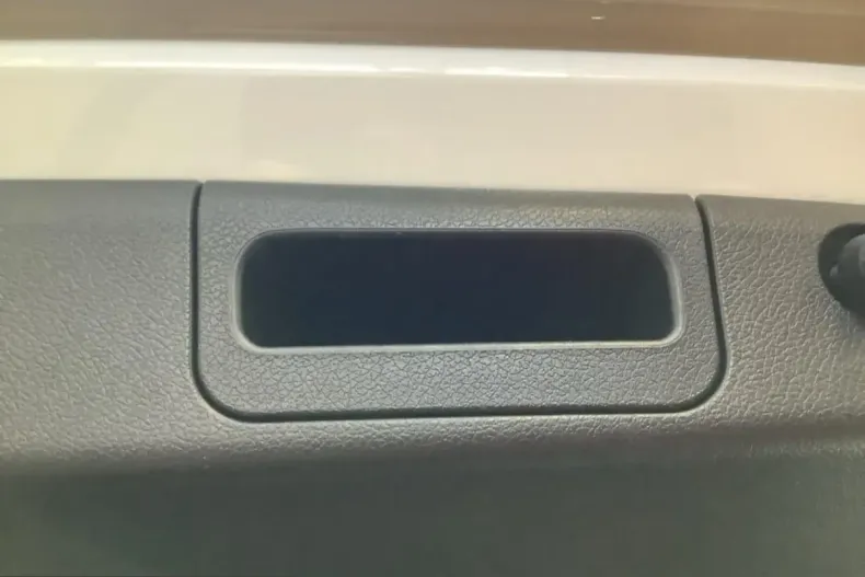 Mercedes-Benz E 200 (Clasa E) din 2024 cu 11.689 km - oferta MER200475 - foto 11