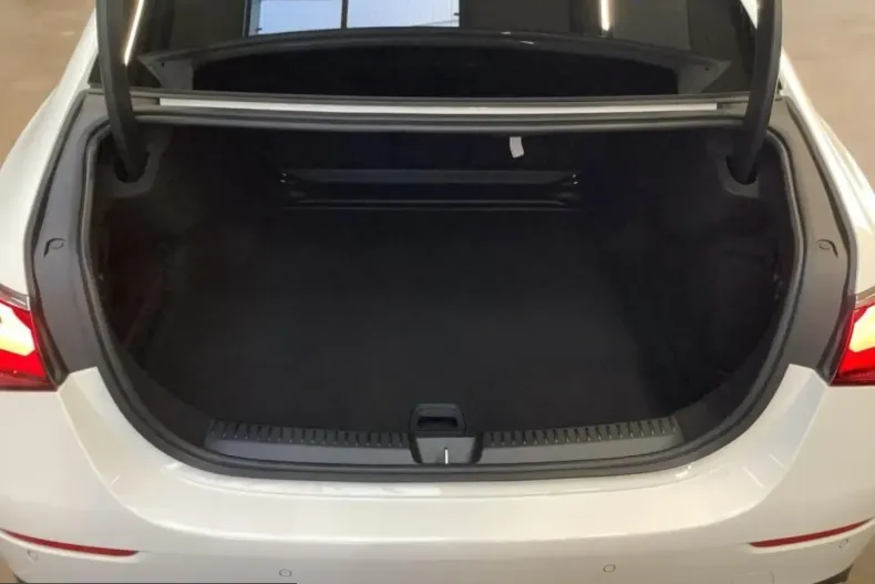 Mercedes-Benz E 200 (Clasa E) din 2024 cu 11.689 km - oferta MER200475 - foto 13